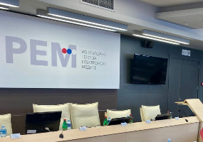 Služba REM uočila desetine prekršaja na TV Informer, ali nema ko da izrekne mere Služba REM uočila desetine prekršaja na TV Informer, ali nema ko da izrekne mere